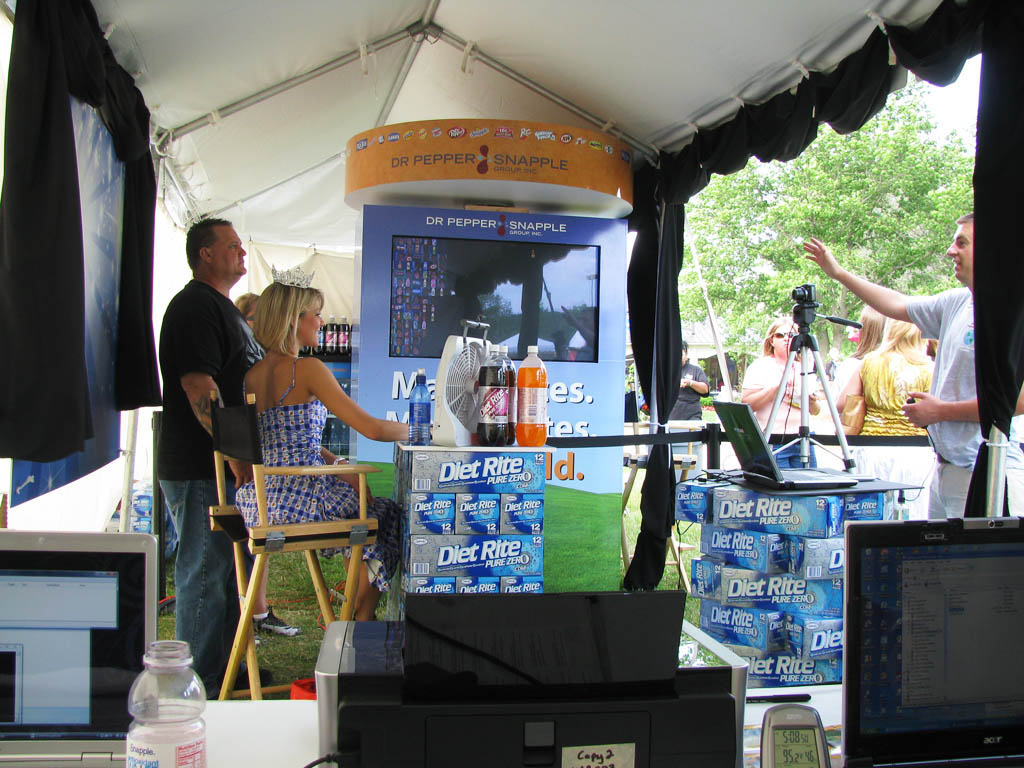 Guests having their portraits captured for the Walmart Shareholder's Convention Live Digital Mosaic